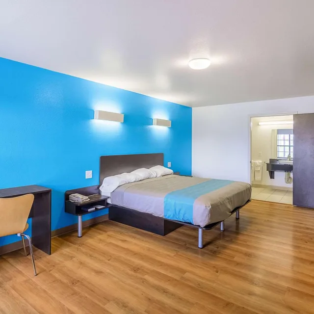 Room, King Bed, Accessible, Motel6 Canton, TX 9/10