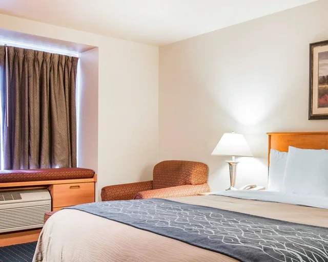 Standard, King Bed, Comfort Inn & Suites Salinas City Center Area 7/10