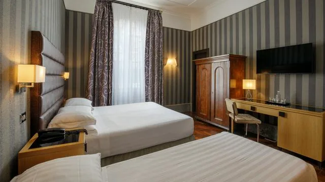 غرفة قياسية رباعية، Royal Court Hotel 1/5
