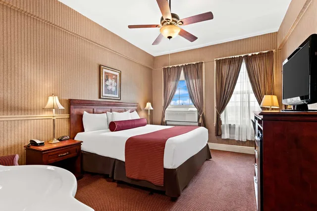 Suite, King Bed, Sofa, Living Area, Genetti Hotel SureStay Collection By Best Western 3/5