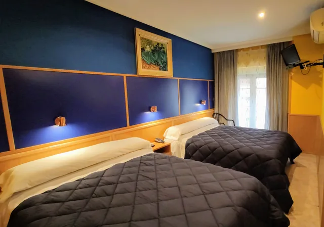 غرفة قياسية رباعية، Tripolis Toledo Hostal 1/2