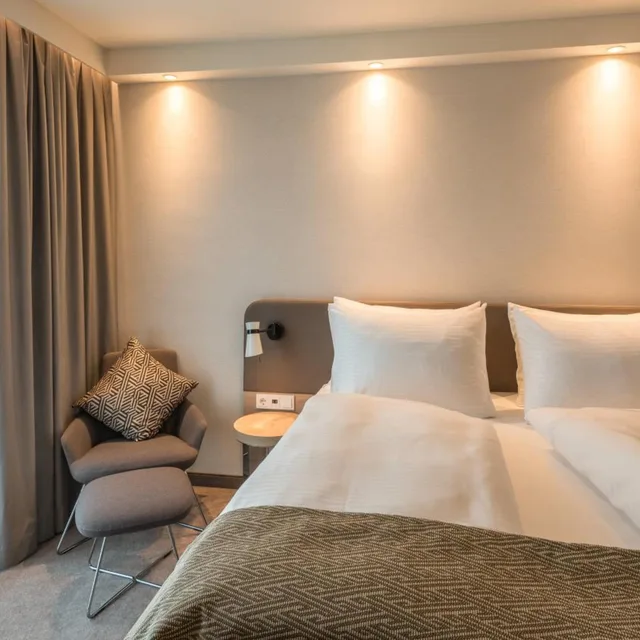 غرفة قياسية بسرير كينج وسرير كوين، Holiday Inn Hamburg Berliner Tor 10/10