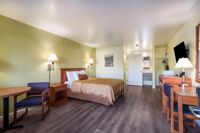 غرفة بسرير كوين، Americas Best Value Inn-Santa Rosa 3/4