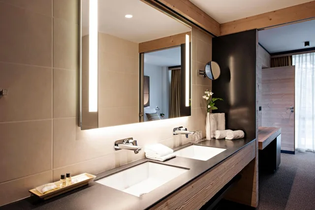 جناح بريميوم بإطلالة على البحيرة مع سرير إضافي، Rikli Balance Hotel 3/3