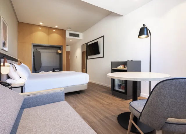 غرفة متصلة بسرير مزدوج أو سريرين منفصلين، Hotel Malaga Alameda Centro Affiliated by Melia 2/10