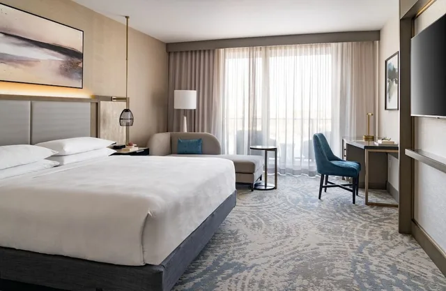 غرفة بسرير كينج بشرفة لذوي الإعاقة، JW Marriott Clearwater Beach Resort & Spa 1/5