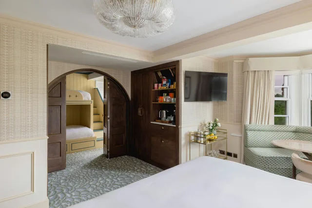 جناح عائلي، Milestone Hotel 4/7
