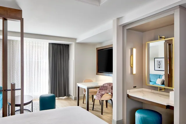 Room, Queen Bed, Partial View, Large، Residence Inn by Marriott Nashville Downtown/Convention Center 5/10