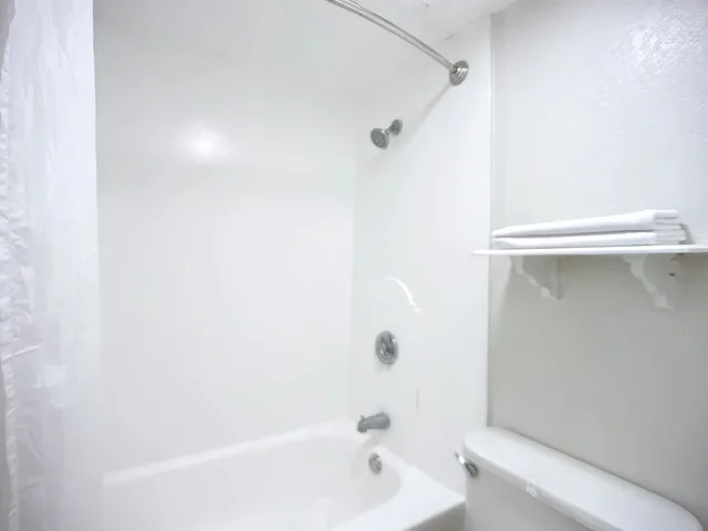 غرفة بسرير كينج مع أريكة، Motel 6 Jacksonville Fl Airport Area South 10/10