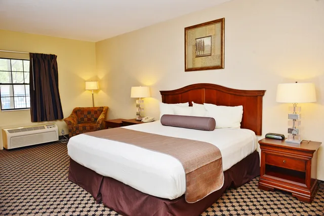 Comfortable, Guest Room, King Bed، Americas Best Value Inn Tunica Resort 3/4