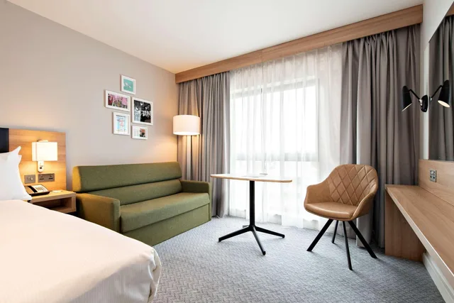 غرفة عائلية بسرير كوين مع أريكة، Hilton Garden Inn Abingdon Oxford 3/7