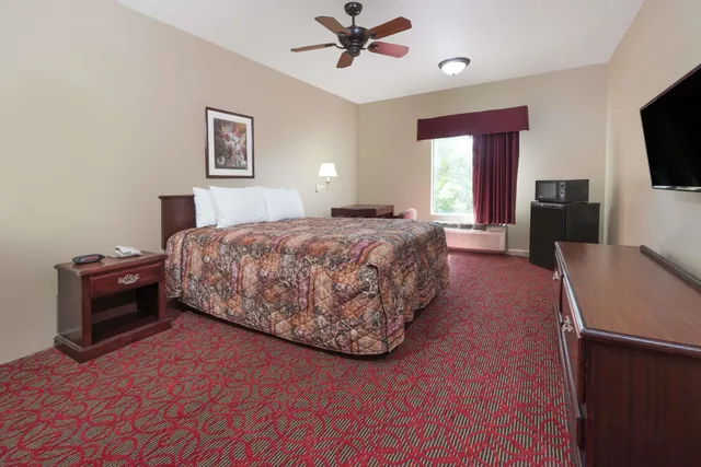 غرفة بزنس بسرير كوين، Days Inn By Wyndham St Peters/St Charles 1/3