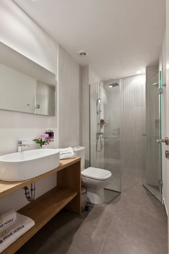 Semi Basement, Comfort, Double Bed, Sofa، Trendy by Athens Prime Hotels 2/2