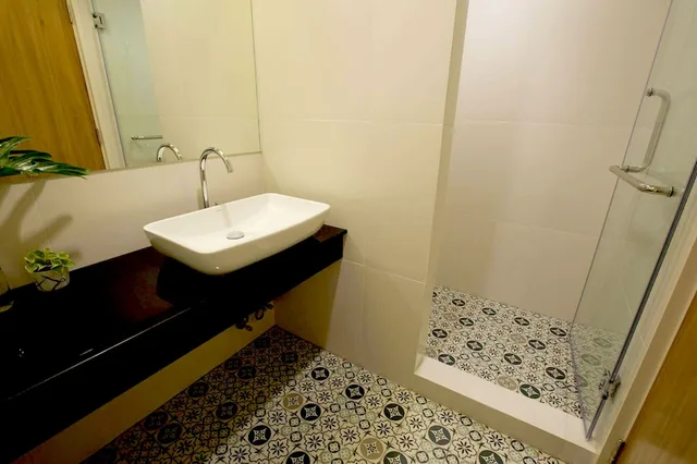 غرفة سوبيريور بسرير كينج بإطلالة على المسبح، Deeprom Pattaya Hotel 4/4