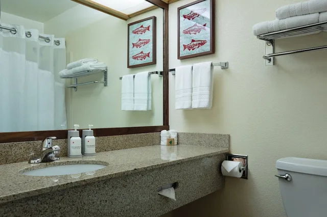 غرفة ديلوكس بسريرين كوين، The Redwood Riverwalk A Boutique Hotel 8/10