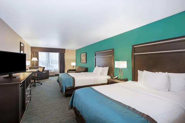غرفة بسريرين كوين بإطلالة على المدينة، La Quinta Inn Suites By Wyndham Sioux Falls 2/5