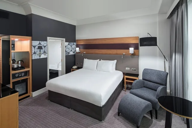 غرفة بريميوم بسرير كينج مع دخول صالة النادي، Crowne Plaza Nottingham 1/4