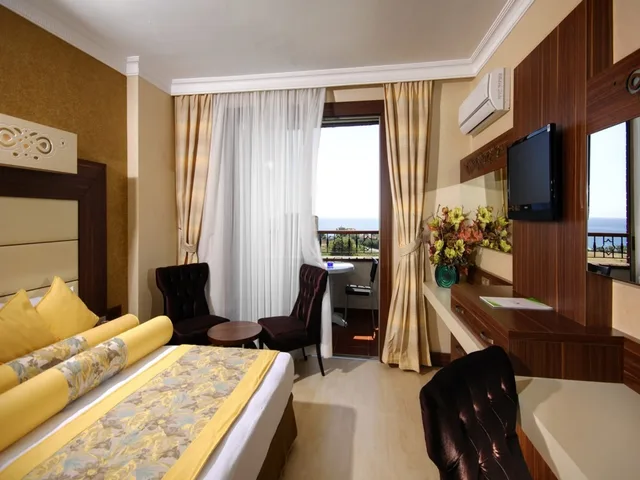 غرفة بسرير مزدوج بإطلالة على البحر في المبنى الرئيسي، Nox Inn Club Hotel 1/1
