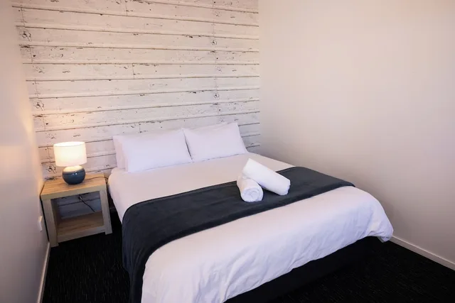 Double Room Ensuite، Haka House Taupo 1/3