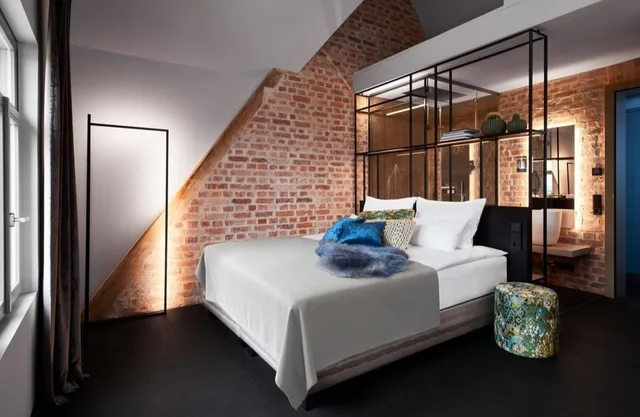 Premium, Double Bed, Mittermeiers Alter Ego 1/4