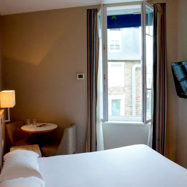 غرفة بسرير مزدوج أو سريرين منفصلين بإطلالة على الفناء، Hotel Antinea 1/6