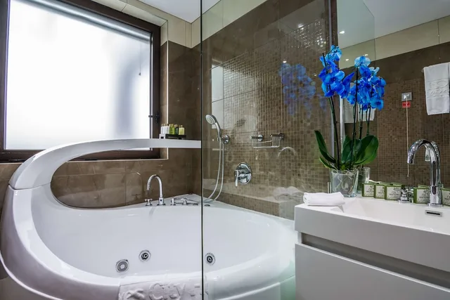 شقة بسريرين كينج بمنطقة جلوس بمطبخ صغير، Best Western Plus Olives City Hotel 2/2