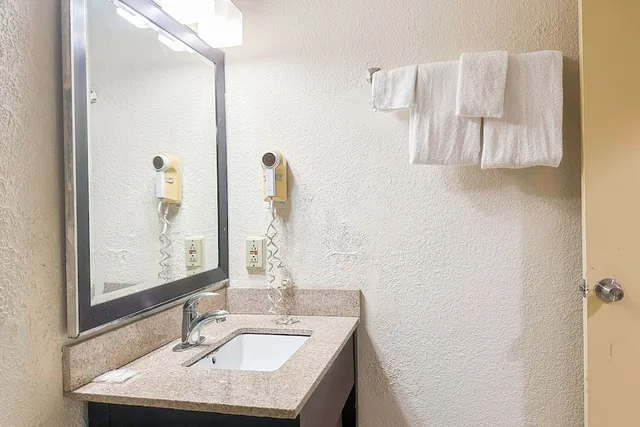 غرفة بسريرين مزدوجين، Jackson Hotel And Convention Center 6/7