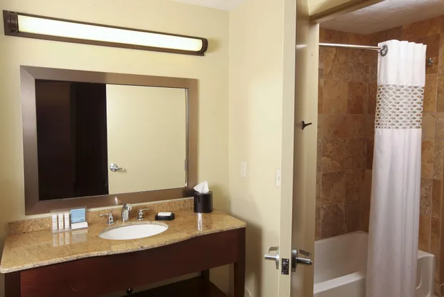 استوديو بسرير كينج، Hampton Inn Suites Fargo Medical Center 2/2