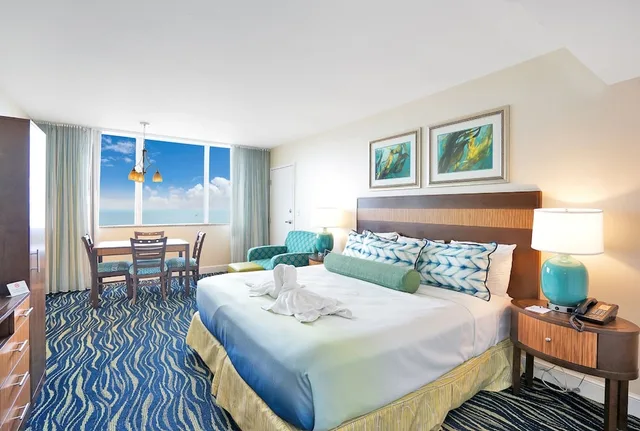 Standard, King Bed, Intracoastal View, Sofa، Hollywood Beach Tower 1/6