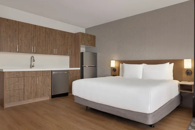 غرفة بسرير كينج مع أريكة لذوي الإعاقة، Hyatt Place Windsor 1/6