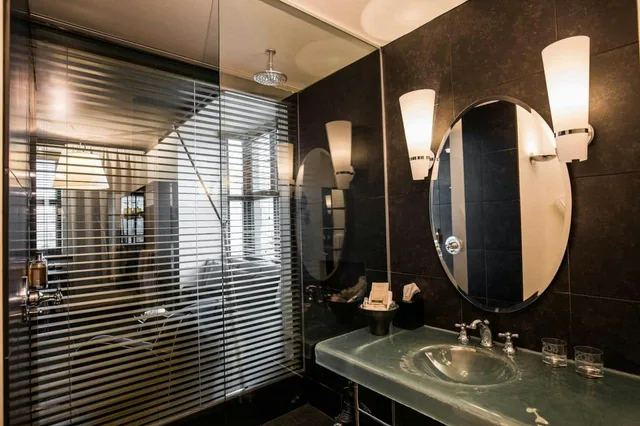 غرفة بريستيج بسرير كينج، Hotel Le Germain Quebec 2/2