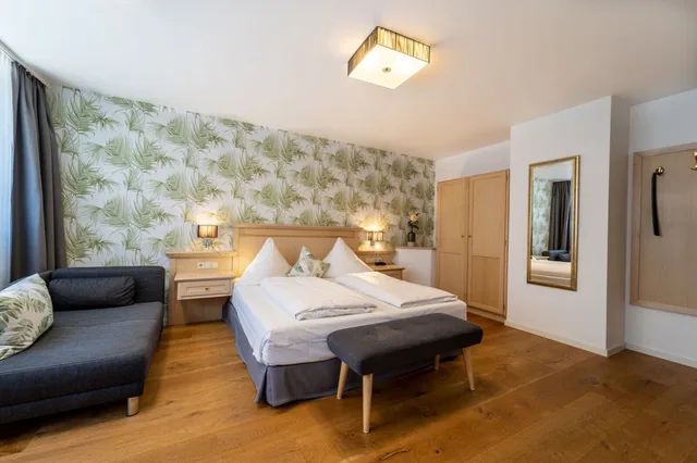غرفة قياسية بسرير كوين، HOTEL WÜRTTEMBERGER HOF 5/10