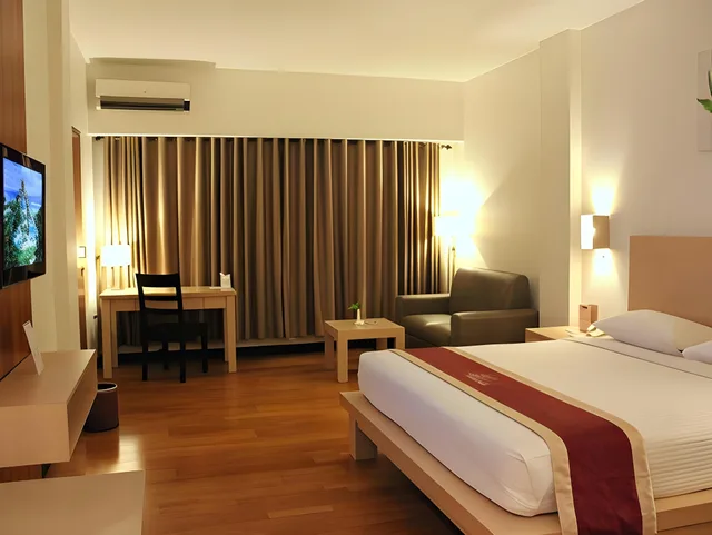Deluxe, King Bed, Hotel Ebony 1/1