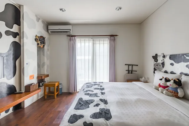 غرفة بسرير كوين بإطلالة على الجبل بشرفة، Kenting Fairyland & Farm Guest House 10/10