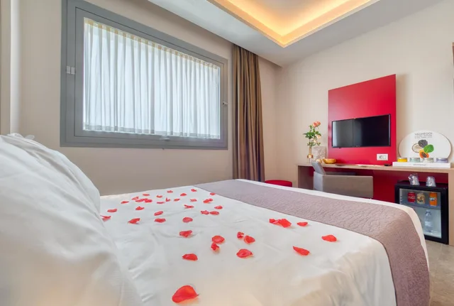 غرفة بسرير مزدوج أو سريرين منفصلين بحمام خاص، Hotel Bramante Spa 9/10