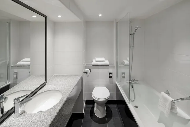 غرفة بريميوم بسرير كينج مع دخول صالة النادي، Crowne Plaza Nottingham 4/4