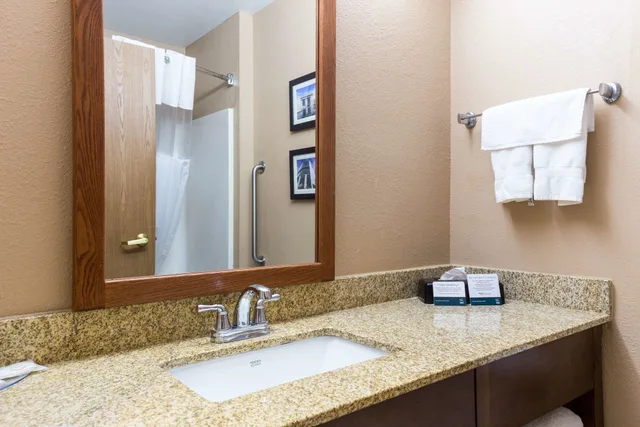 غرفة بسرير كوين لذوي الإعاقة، Quality Inn I-70 Near Kansas Speedway 8/10