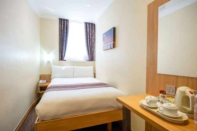 1 Double Bed, Nonsmoking, Comfort Inn Hyde Park 2/4