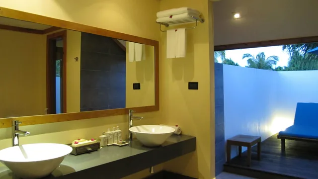 Beach Villa, Premium, King Bed, Jetted Tub، Canareef Resort Maldives 3/3