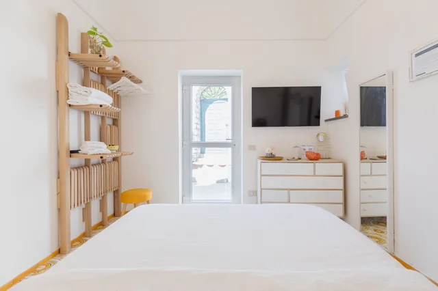 Basic, Queen Bed, Suite Villa Carolina 3/4