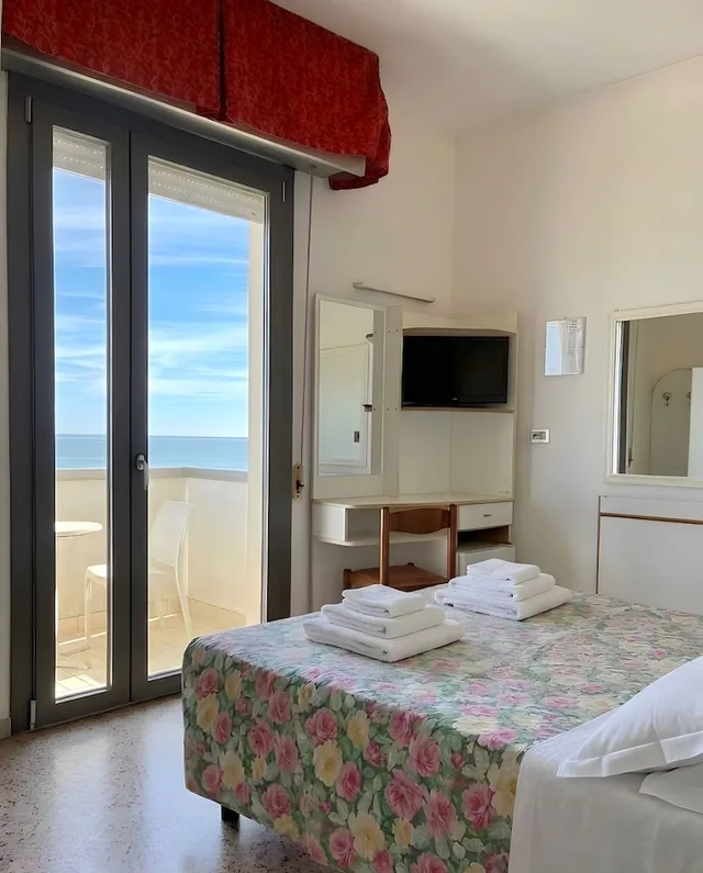 Room, Double Bed, Sea View, Balcony, Hotel Columbia Frontemare 4/8