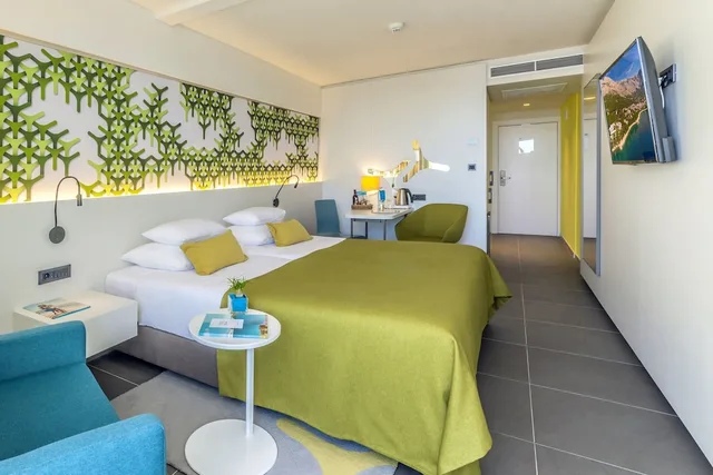 غرفة سوبيريور بسرير مزدوج بإطلالة على البحر بشرفة مع أريكة، Bluesun Hotel Berulia 1/1