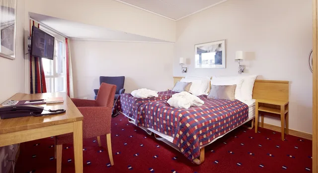 Suite, Double Bed, Sofa, Home Hotel Bryggeparken 4/10