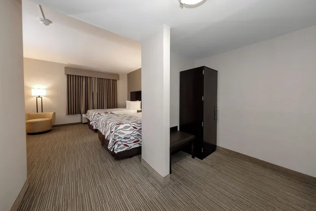 جناح بسريرين كوين بإطلالة على البحيرة لذوي الإعاقة، Red Roof Inn & Suites Newburgh - Stewart Airport/ West Point 3/10