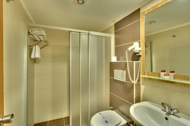 غرفة مفردة، ANTROYAL HOTEL 3/3
