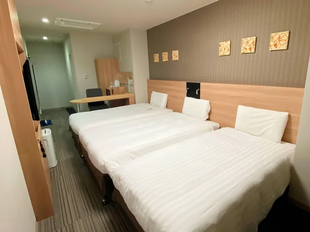 غرفة قياسية بسريرين منفصلين مع سرير إضافي، Comfort Hotel Osaka Shinsaibashi 2/8