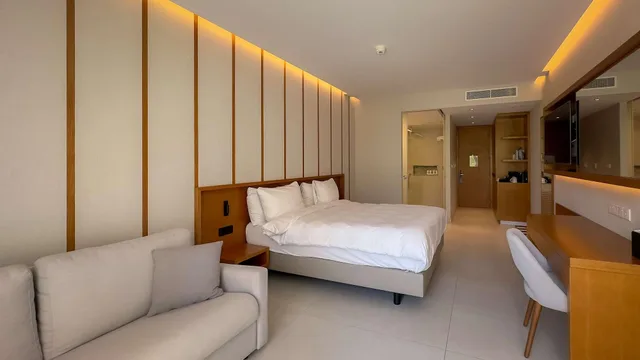 جناح بإطلالة على البحر بشرفة، Radisson Beach Resort Larnaca 2/9