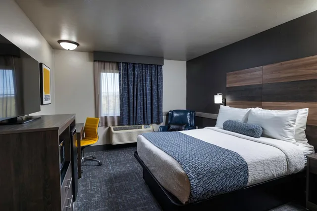 غرفة بسرير كوين، Hotel J Green Bay Formerly Airport Settle Inn 1/8