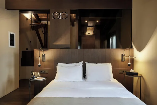 Room, Queen Bed, Outdoor Jetted Tub, Attic، Athens 1890 Boutique Hotel & Spa 5/7
