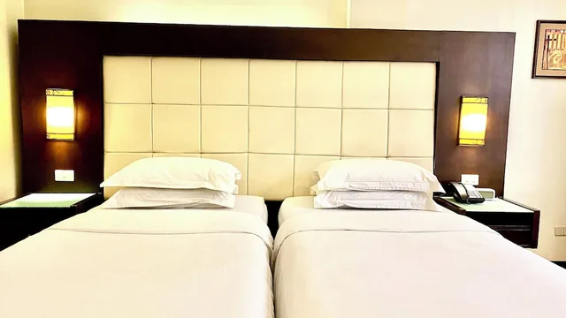 غرفة ديلوكس بسريرين منفصلين مع سرير إضافي، Circle Inn Hotel and Suites 4/4
